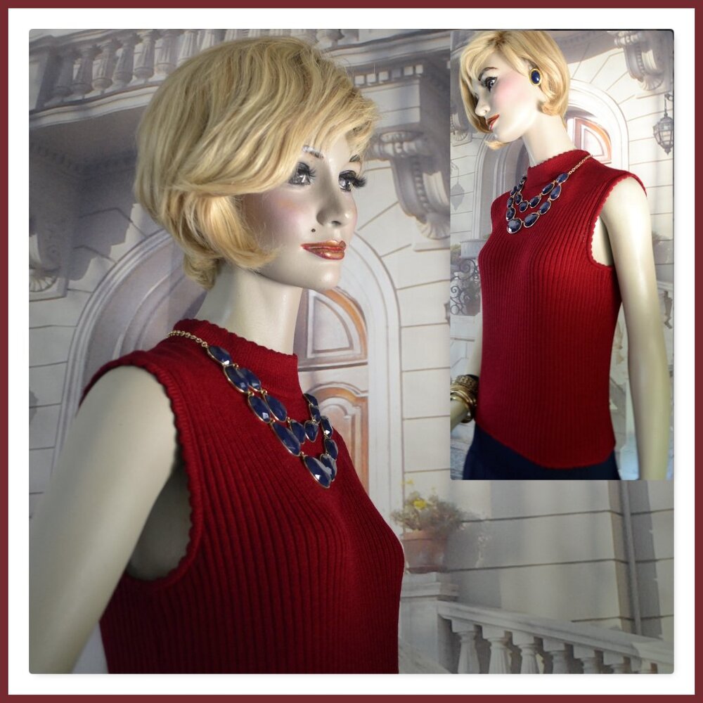 St. John Sweater Size Medium 8 to 10 Cranberry Red Santana Knit Sleeveless